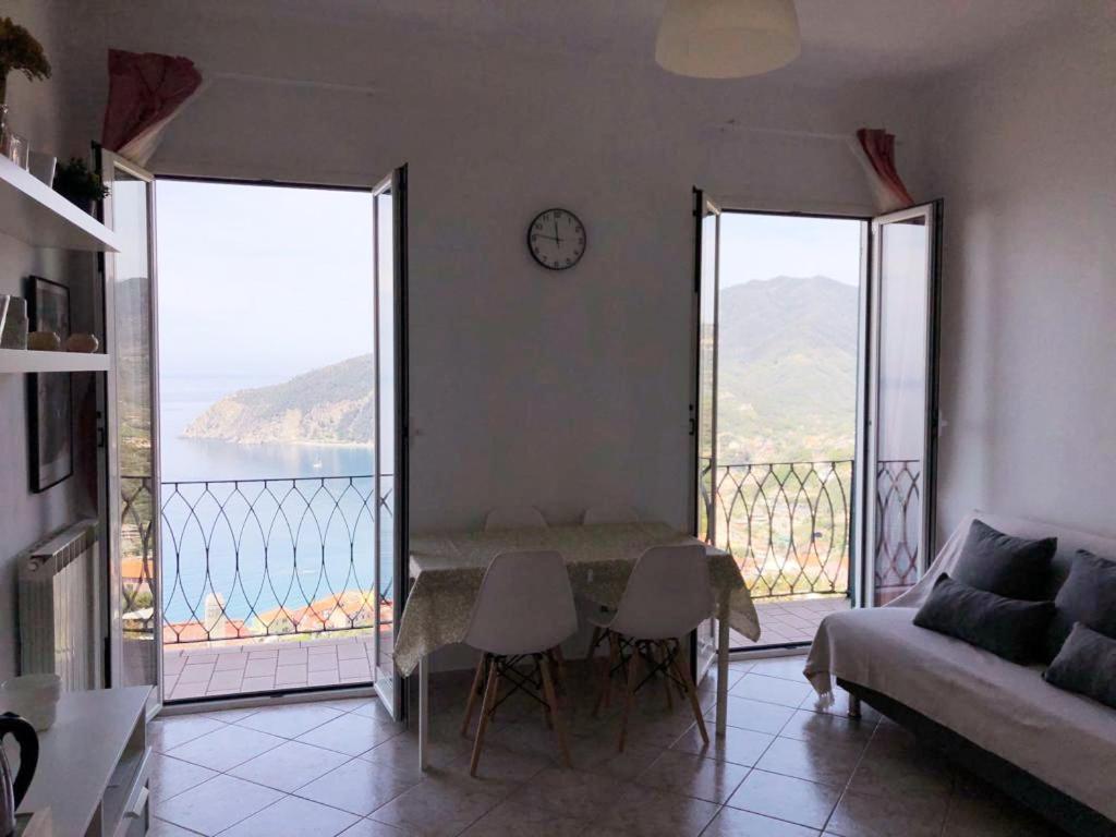 Rebecca Holidays * Moneglia